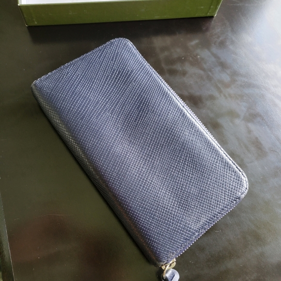 AUTHENTIC Longchamp Wallet - Picture 4 of 7